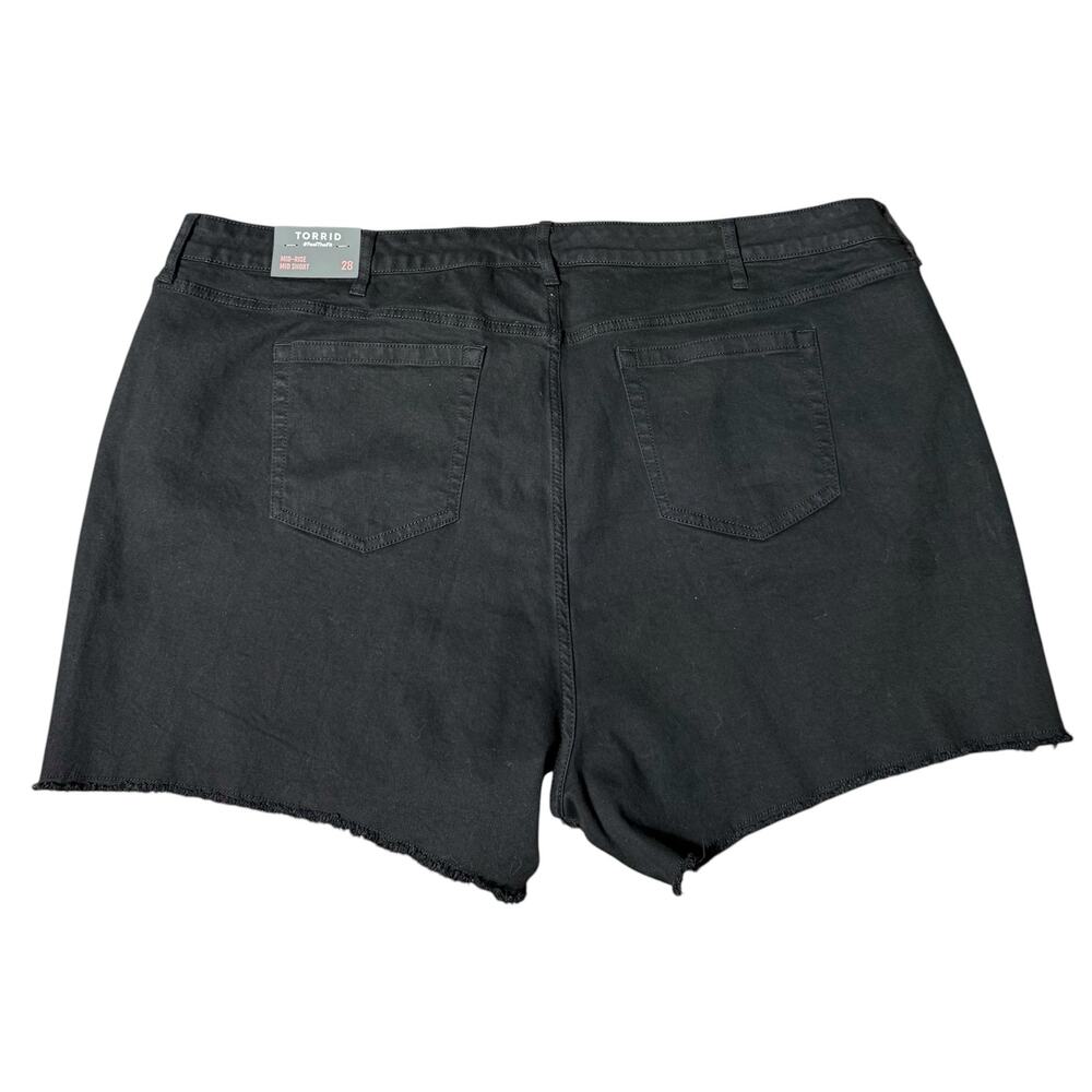 NWT Torrid Plus Sz 28 Black Fray Hem Mid Rise 5” Inseam Shorts Summer Stretch
